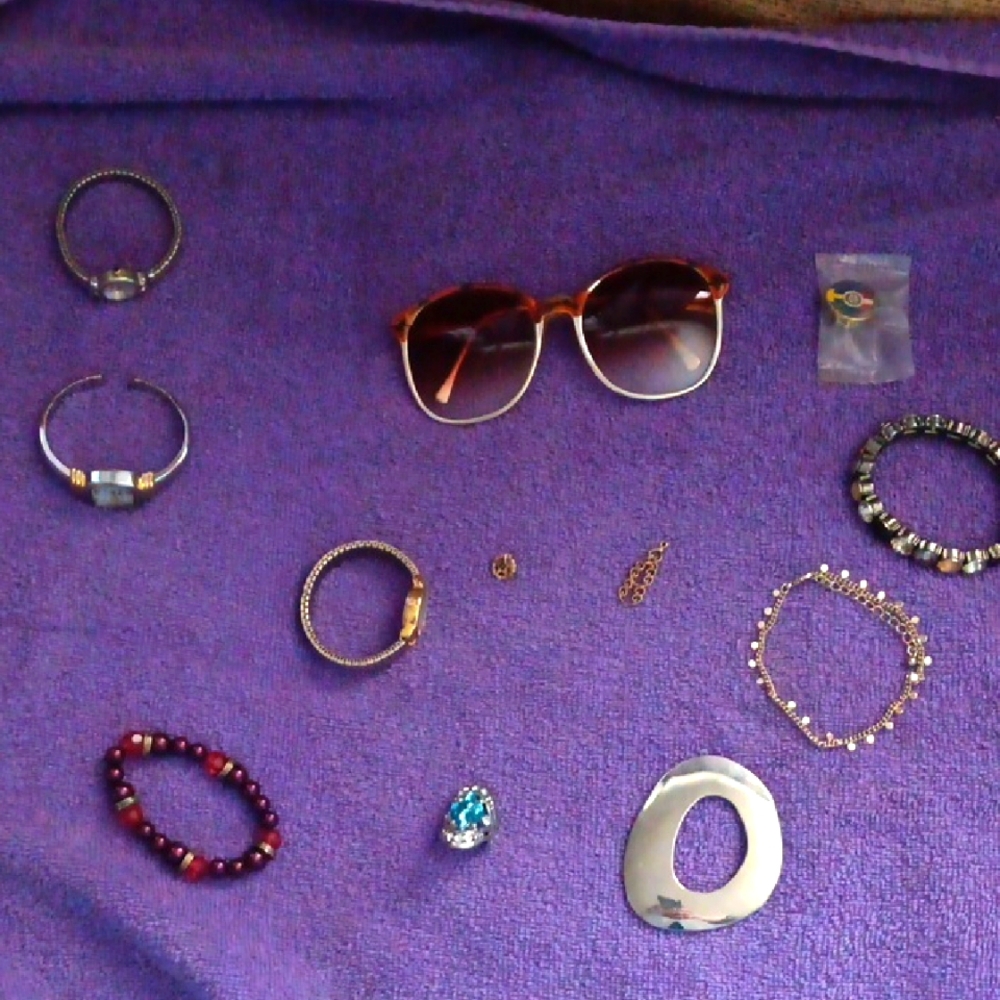 Light Pink Gradient Sunglasses and Silver Jewelry Accessories